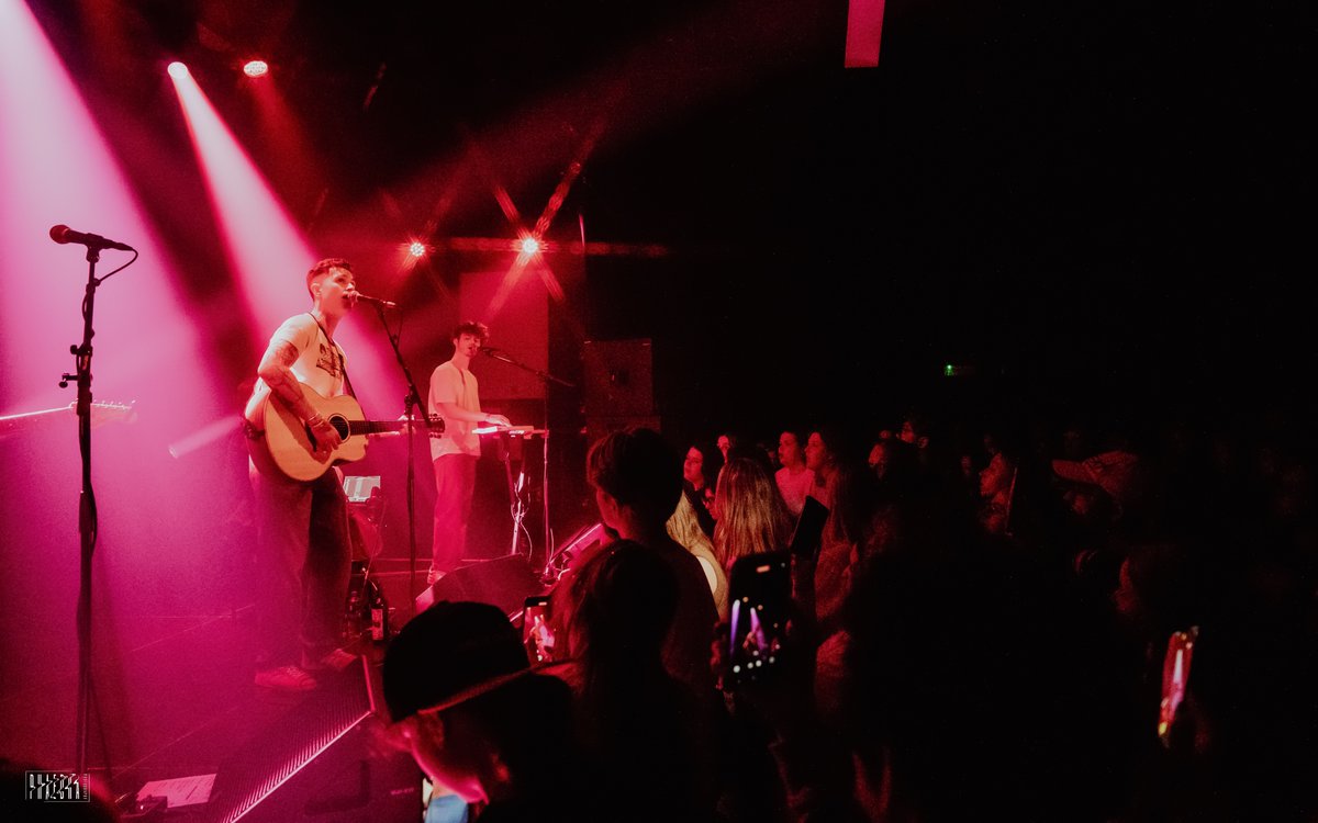 P H A E D R A (@shotbyphae) on Twitter photo what a lovely way to finish his very first headline tour 🤍 very proud of you <a href="/TheVampsJames/">James Brittain-McVey</a> what a lovely way to finish his very first headline tour 🤍 very proud of you <a href="/TheVampsJames/">James Brittain-McVey</a>