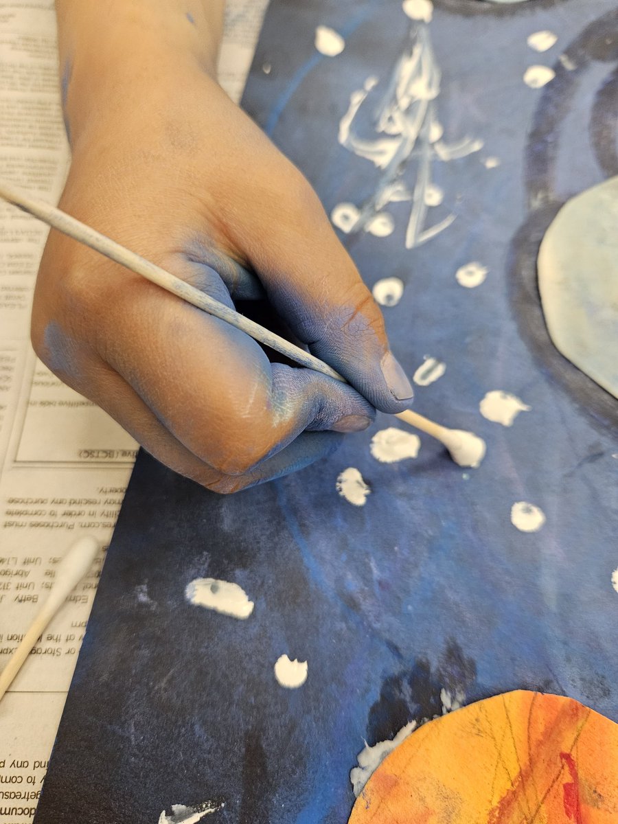 JuliaGoggi's tweet image. Pre-K exploring the art mediums of paint, loose parts and chalk pastel using a variety of surfaces.  #100languages #artstudioforkids #earlychildhoodeducation #processart @WPSSicomac