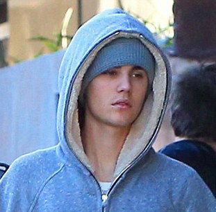 Justin Bieber really goes back in time to 2015 with a clean shaven face like 😭