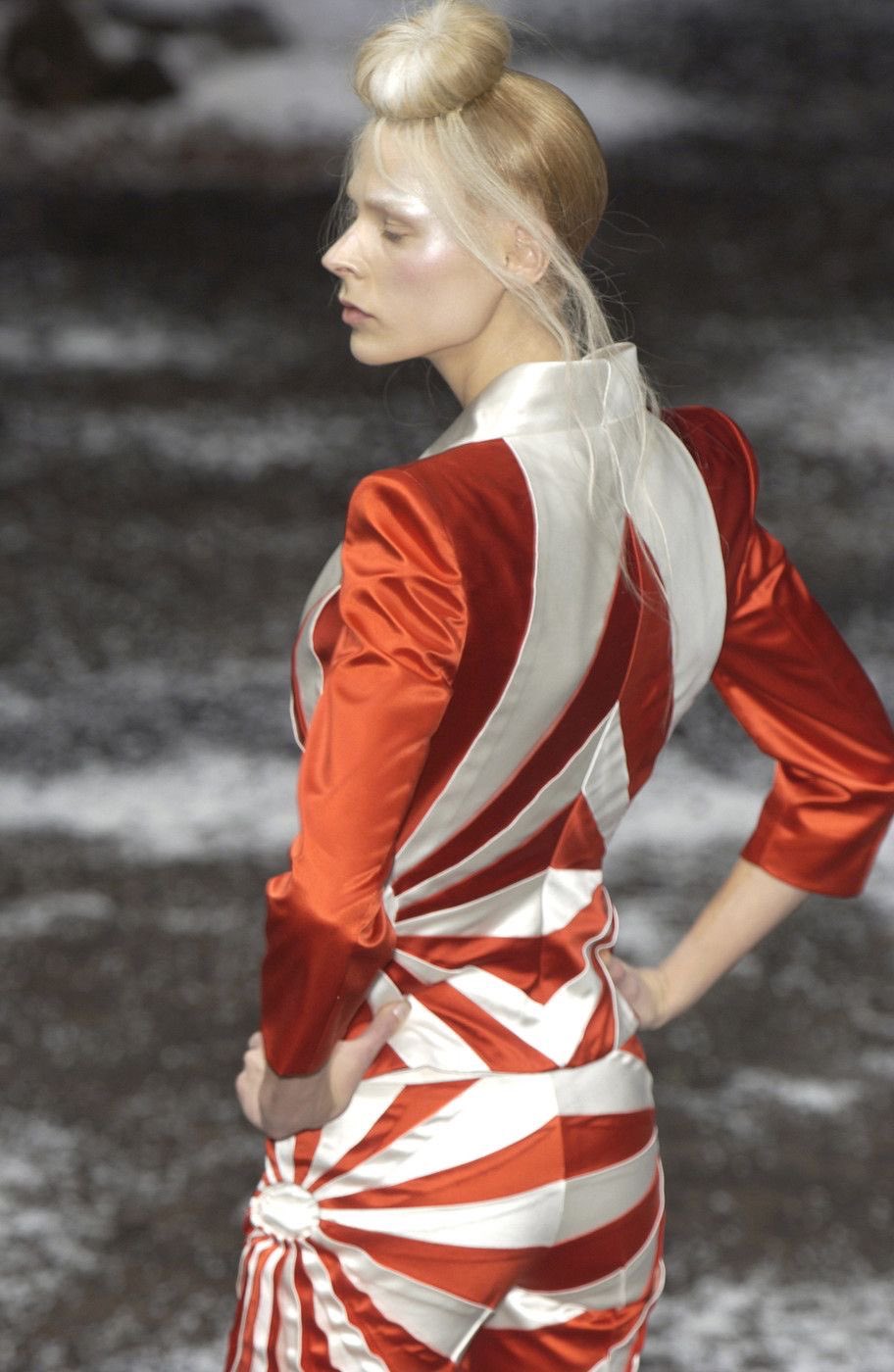 La Mode Unknown on X: 