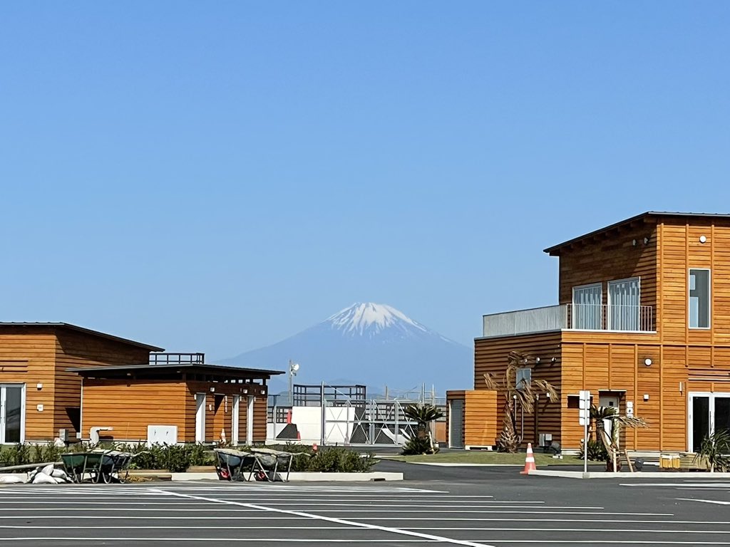 tedtakasuzuki's tweet image. おはようございます☀
気持ち良い朝です
スケートパークもほぼ完成しオープンまであと一息です

ウィークエンドシトロンの週末クロスライブに向けてコールとMIXのチェックを始めました
エイトのコールと微妙に違っていて覚えられません💦

#スケートパーク
#ゆきりん
#イコラブ
#クロスライブ