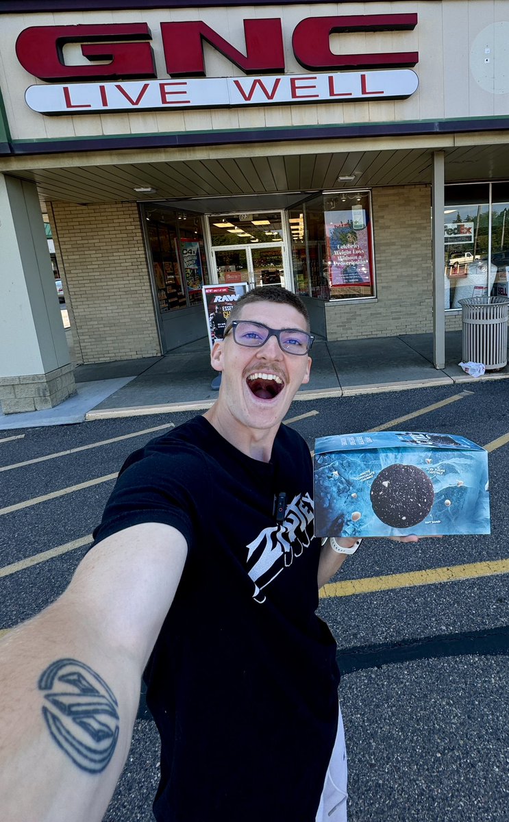 Guesssss what I found at @GNCLiveWell in Davison, MI on my way to the Toronto Major! I bought out the entire stock…… 😅🫢 R6 ✖️Black Ice Chocolate