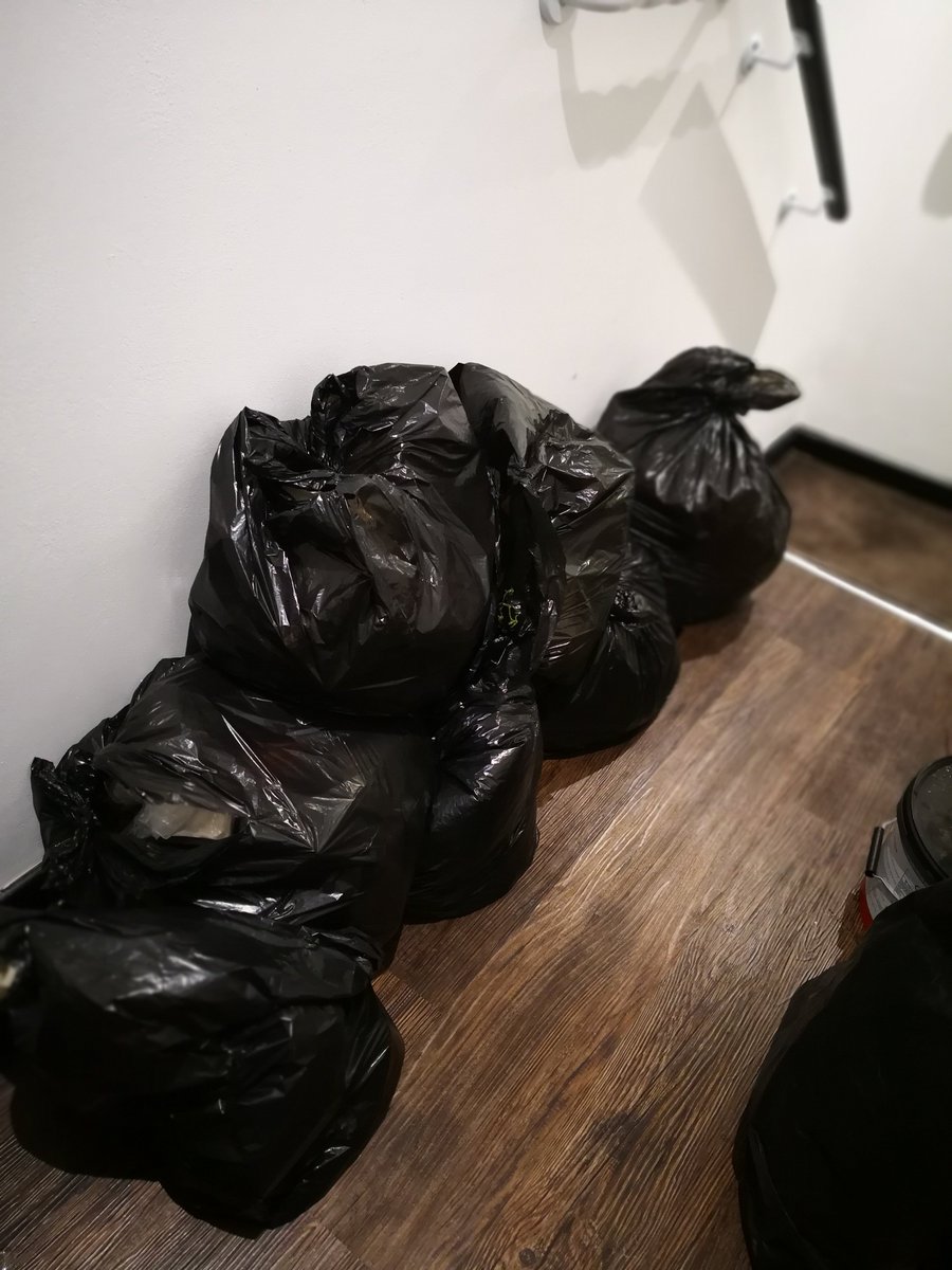 JoanneD_'s tweet image. @mndassoc 

PLEASE ACKNOWLEDGE THE REALITY OF THE FRUSTRATION 

Can't Tip! Car is full of a wheelchair he cannot use &amp;amp; NOWHERE to store 

Medical waste piling up ⚠️

Patient is resting after being taken to unsafe 'respite'