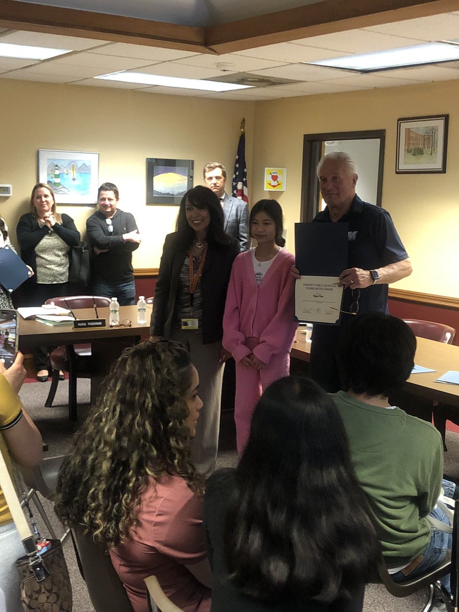 We’re so proud of our young artists Claire and Lucy! Thank you to their amazing teachers for developing their artistic skills! 
#dumontdistrict
#HonissHawks
#artwiresthemind