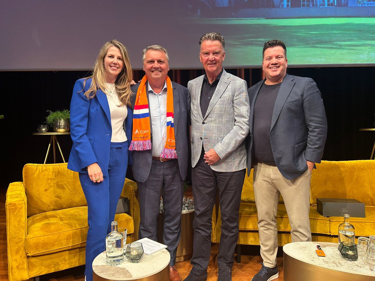 En trots om wederom een bijdrage te hebben mogen leveren aan een gaaf Crowe-event; op de bühne met @annegreet & Louis van Gaal, voor een heuse masterclass van laatstgenoemde met 450 hongerige accountancy talenten in het Evoluon!