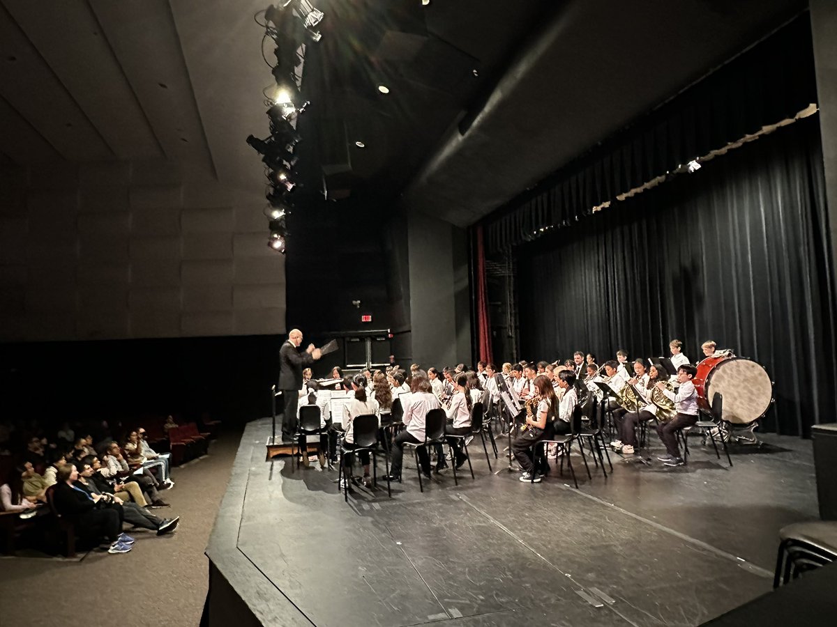 LexPerformArts's tweet image. Outstanding job to the All Town Band and Orchestra students on a wonderful spring concert!!! @lexingtonsuper @NotesByMrsC @folmads
