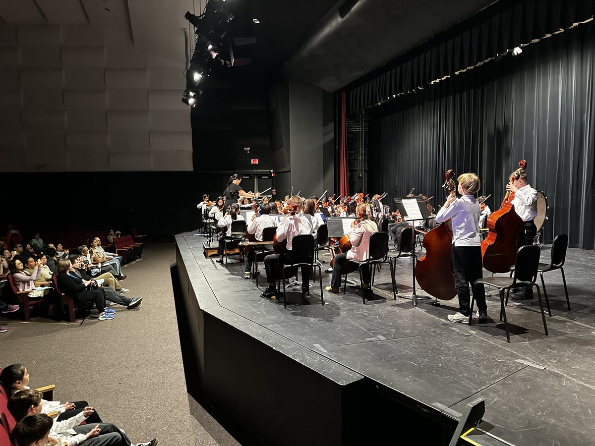 LexPerformArts's tweet image. Outstanding job to the All Town Band and Orchestra students on a wonderful spring concert!!! @lexingtonsuper @NotesByMrsC @folmads