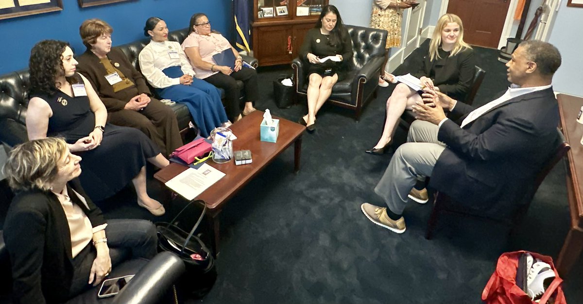 The Massey delegation wrapped up @AACR / @AACI_Cancer Joint Hill Day with dialogue inside @RepSpanberger’s office. Legislative assistant Lucy Schwartz reaffirmed Rep. Spanberger’s commitment to cancer policies to improve and save more lives.