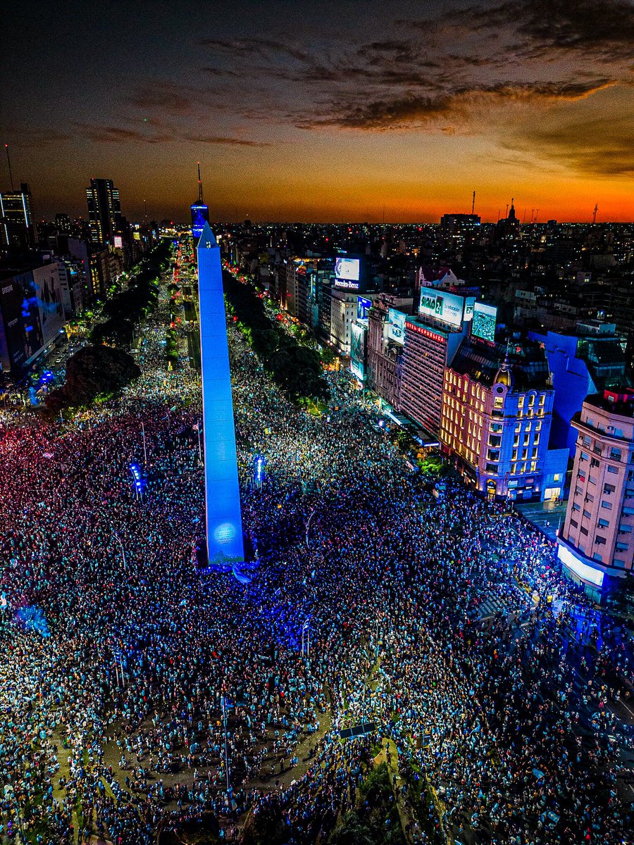 🚨 AHORA 🚨

Millones de argentinos autoconvocados salieron a las calles al grito de #FuerzaRomo.