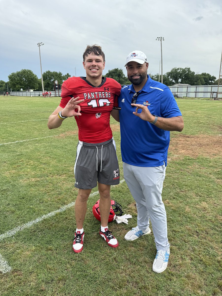 After a great day of practice and an amazing conversation with <a href="/CoachAMayes/">Adrian Mayes</a> I am extremely blessed and honored to have received a scholarship to play for the University of Tulsa!!🌀🌀 #ReignCane

<a href="/L_Armstrong3/">Logan Armstrong</a> <a href="/TulsaFootball/">Tulsa Football</a> <a href="/RaperDusty/">Dusty Raper</a> @pauls_valley <a href="/ParkerThune/">Parker Thune</a> <a href="/MohrRecruiting/">Brian Mohr</a>