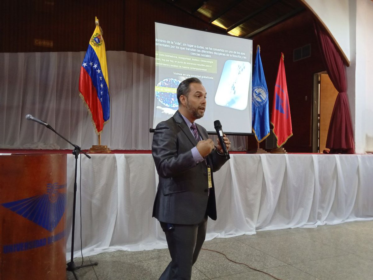 Desde el Salón Hugo Chávez del @deinvex_unerg, se llevó a cabo este el I Encuentro Inderdoctoral ' Sinergia Investigativa de tres Cordeles Académicos '. El encuentro fue organizado por la @UnesrSan, donde acudieron investigadores científicos de la Upel) y de la Unerg.