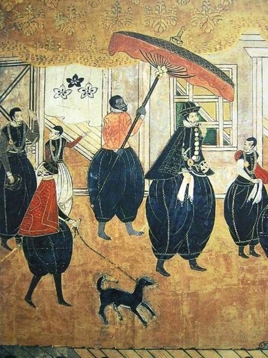 politicalawake's tweet photo. This is the last Tweet I'll be writing about Yasuke.

This is an ancient portrait of Yasuke carrying an umbrella. 

This is what retainers primarily did they carried tools, flags &amp; umbrellas for their masters.

They were the Japanese equivalent of a Squire in Medieval Europe. https://t.co/wvA9NHZGhh