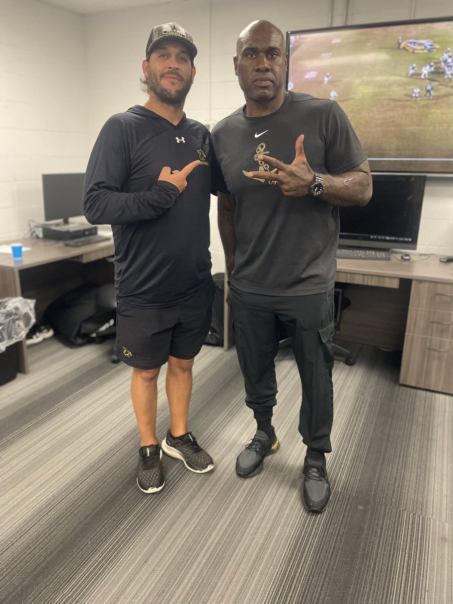 Thank You @jovanhaye and @VandyFootball for stopping by to recruit the Panthers 🐆 

Let’s Make History 🏆

#UATW 🌏 #GoPanthers 🐾