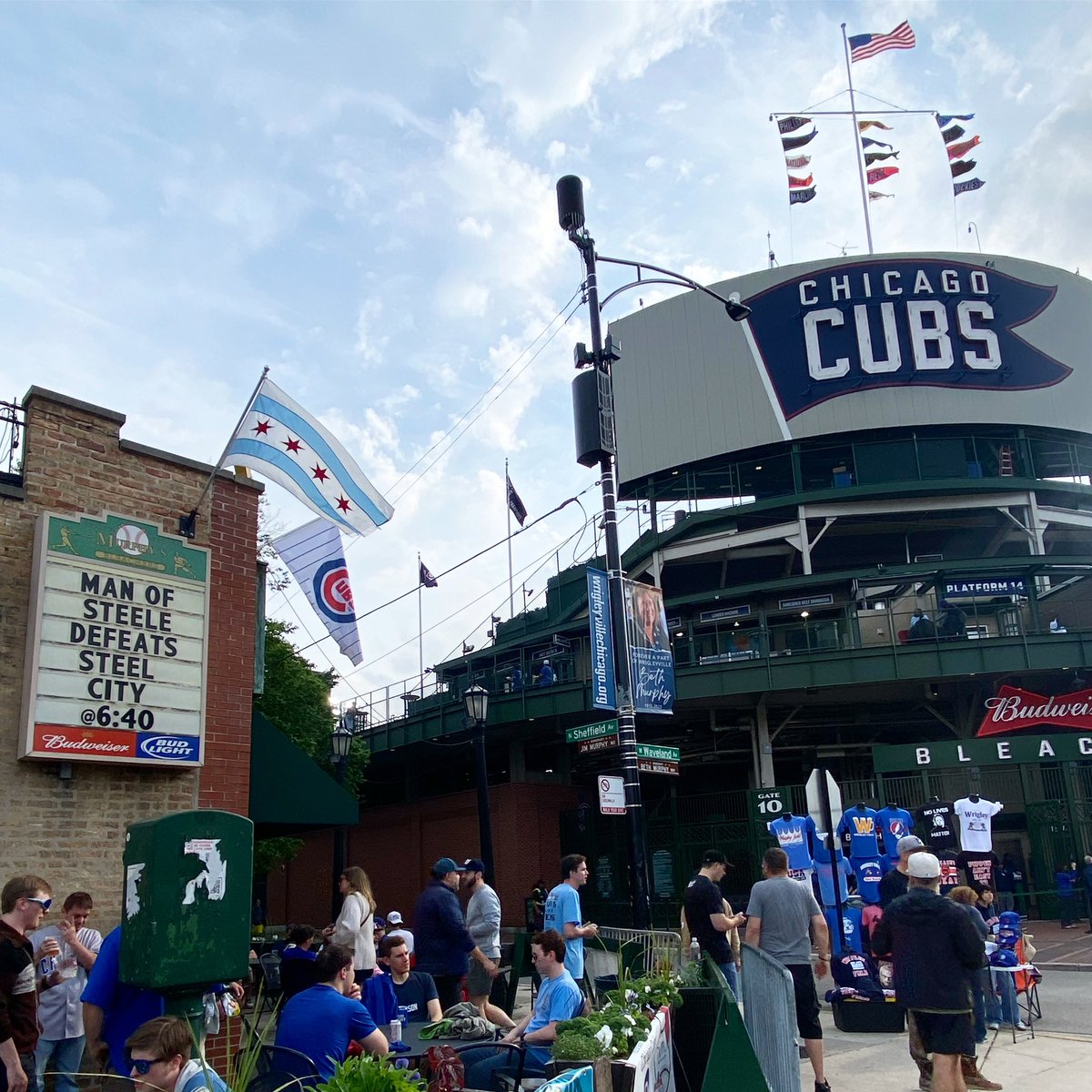 We’d rather have 1 Justin than 10,000 Pittsburghs. Cubs baseball is back at Wrigley!

#chicagocubs #chicagocubsbaseball #chicagocubsfan #chicagocubs🐻 #gocubsgo #gocubs #gocubsgo⚾️🐻💙❤️ #cubs #cubsbaseball #cubsnation #cubsofinstagram #cubswin #wrigleyville #murphysbleachers