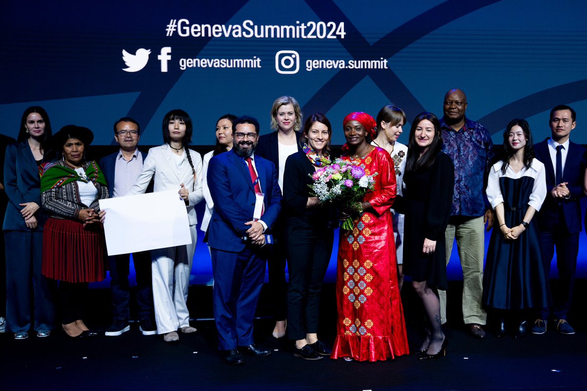 Cannot express my emotion with words for having this precious chance at #GenevaSummit2024 @GenevaSummit to speak up for my experience as feminism/queer activist and live experiencer of #WhitePaperProtest in 2022. Thank you Dr Yang @yangjianli001 for inviting me onto this stage