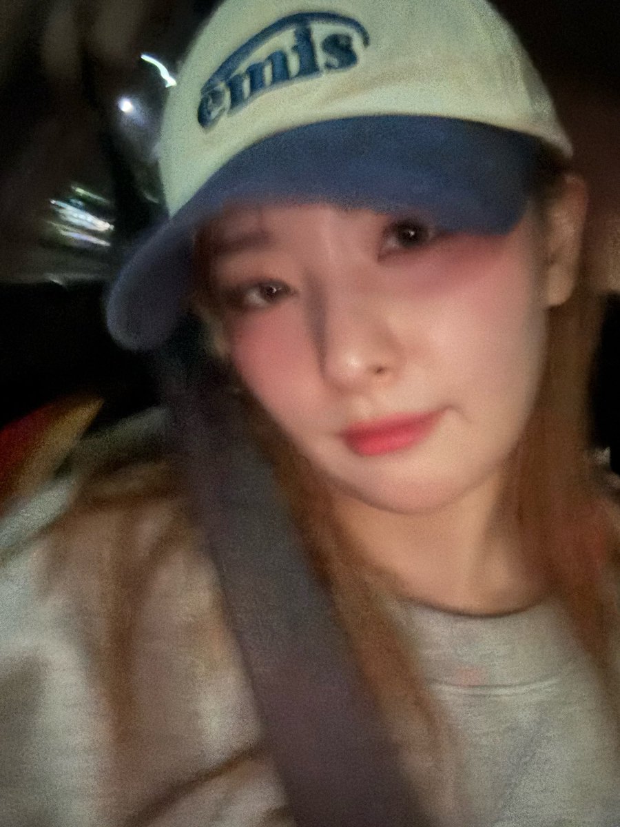 ⠀ 
⠀ ⠀ ⠀ 𝙠𝙖𝙠𝙖𝙤𝙩𝙖𝙡𝙠 𝘮𝘦𝘴𝘴𝘢𝘨𝘦
⠀ ⸺ to.⠀⠀⠀ @L4DIABL4 

💬: estoy en Corea.
💬: tengo un par de horas antes de tomar el vuelo a Japón.
💬: ¿nos vemos? 
📸: