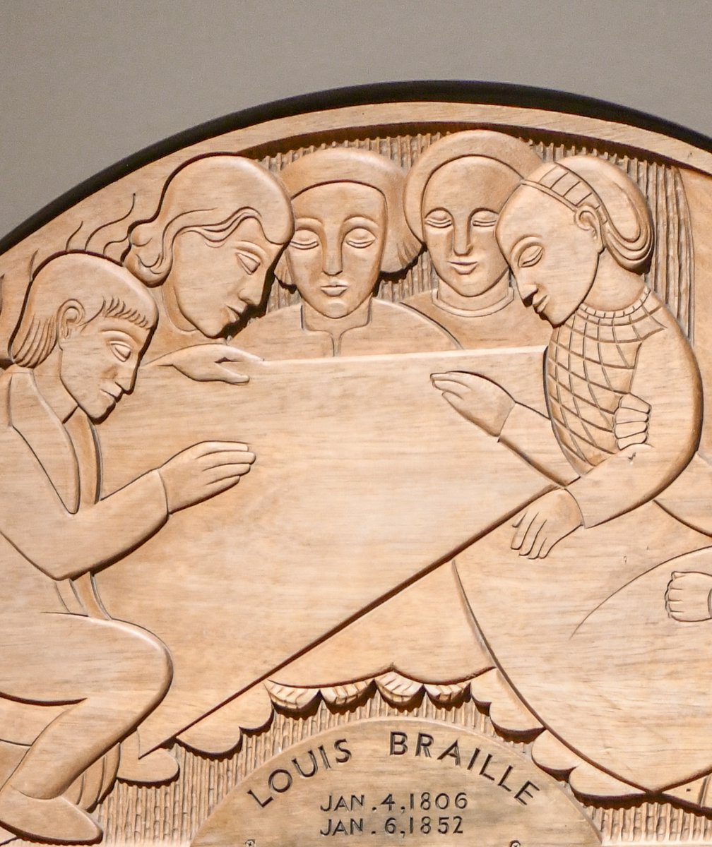 “Please touch” is not a sign often seen in museums, but in “Sargent Claude Johnson,' a replica carving depicting Louis Braille celebrates the raised language that #Braille invented. Experience the work as part of the exhibition before closes on May 20: bit.ly/4blcxXm