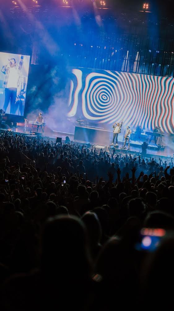 GSPSProduction's tweet image. &amp;amp; @MALighting, @Robelighting (@TheRobeWay), and @ChauvetPro lighting gear. AJR returns to the stage June 23rd in Norfolk, VA 🎥

📸: Austin Roa 

#video #roevisual #ross #barco #disguiseone #panasonic #lighting #ROBE #therobeway #chauvet #MALighting #AJR #TMMTour

(2/2)