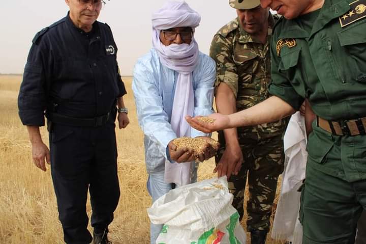 صورة فخمة و معناها كبير و فخر عظيم يخص فيها ضابط سامي في الحماية المدنية و الجمارك و تكون قوة و رسافة قوية