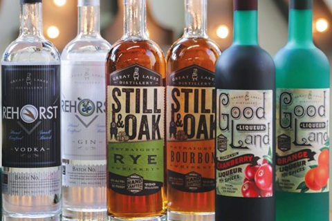 Looking for that perfect Milwaukee souvenir? Take home a bottle from @GLDistillery - home to outstanding small batch craft spirits. evisitorguide.com/milwaukee/broc…

#milwaukee #MKE #visitMKE #travel #sightseeing #walkerspoint #craftcocktails #distillery #tours