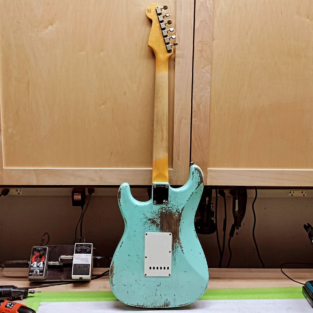 This '62 Surf Green Strat from Jason Smith feels like summertime. ☀️ What's your dream Stratocaster look like? Tell us in the comments.