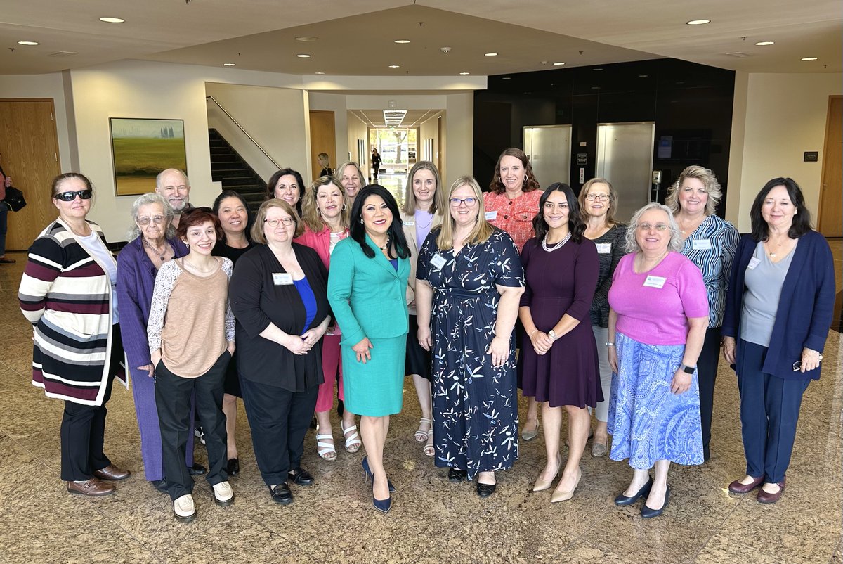 I enjoyed speaking with members of the Arizona Accounting and Financial Women’s Alliance today for their 'Empowering Today's Accountant' Seminar! It was wonderful to share about the @AZTreasury Office and the importance of having women in finance. @afwanational #WomenWhoCount