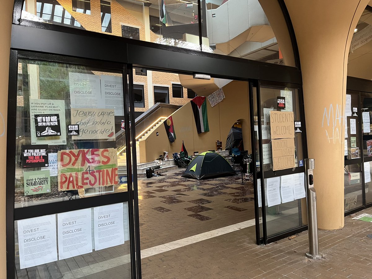 University of Melbourne this morning. Students and staff walking freely and easily through Mahmoud’s Hall: it’s the University that has made the call to cancel classes