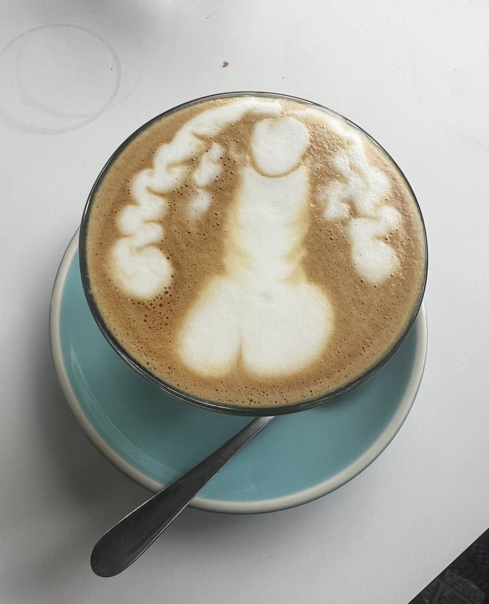 a good #melbourne coffee will wake you up!

(chatgpt: “the latte art design resembles a whimsical and abstract representation of the movie character E.T. as an angel.”)