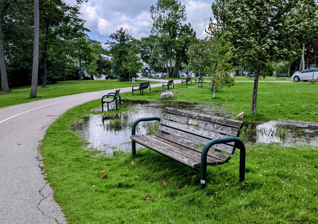 @moore_oliver 💯 This city could add ten benches for every current bench and then we'd be getting close to what we need. Pic is from Orillia, which possibly has more than TO