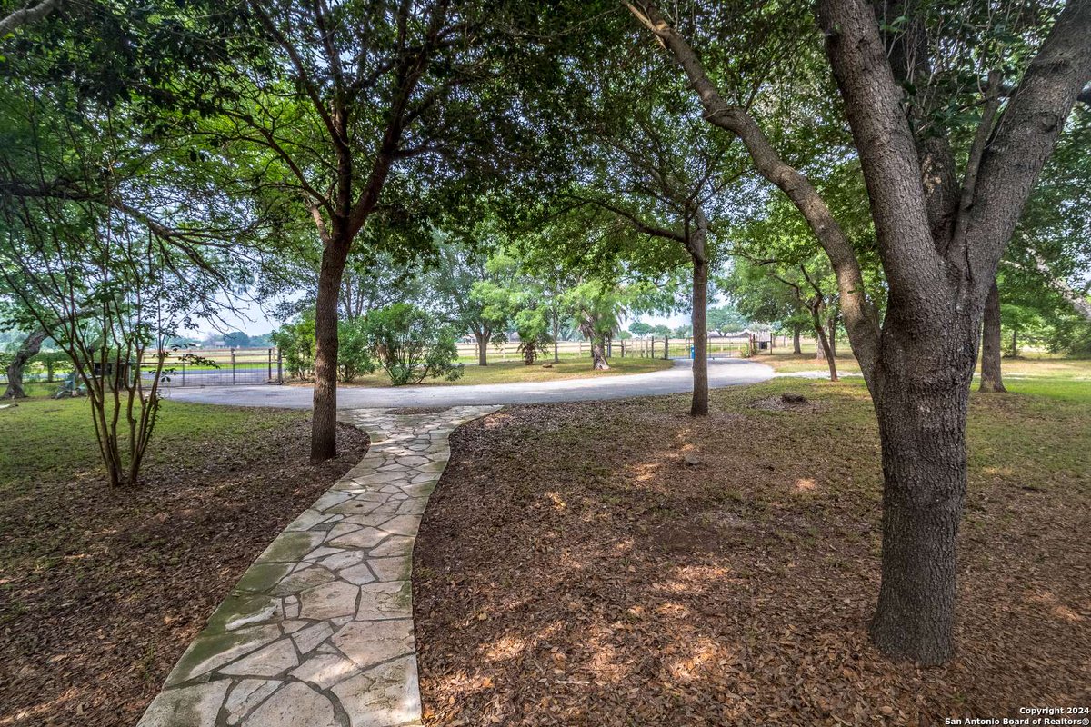 scottcpeck's tweet photo. Listing Address: 7820 TRIPLE OAKS DR, China Grove, TX 78263-4018
Listing Price: $449,900
Schedule a showing and request more information here: https://t.co/8pXA6LnmhM https://t.co/rHYafpV7E0