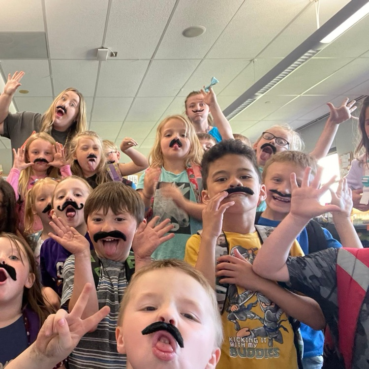 BlackmoreBears's tweet image. Our Kindergarten Alphabet Adventure continues! 
L - Lunch outside day
M - I "mustache" you a question
N - Name Day! (They picked their own name!)
O - Ocean Day!

What will be next?!? #BEfamily #PartOfThePride
