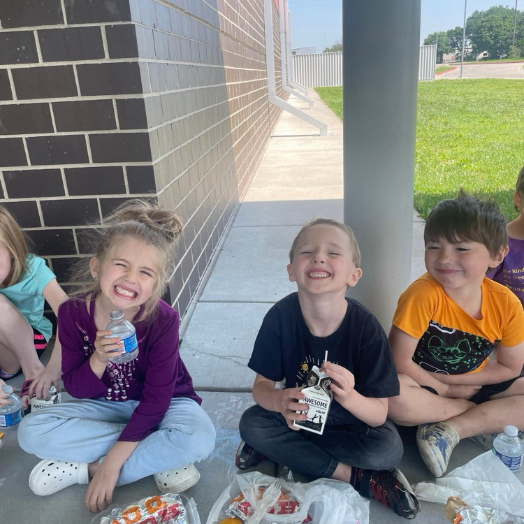 BlackmoreBears's tweet image. Our Kindergarten Alphabet Adventure continues! 
L - Lunch outside day
M - I "mustache" you a question
N - Name Day! (They picked their own name!)
O - Ocean Day!

What will be next?!? #BEfamily #PartOfThePride