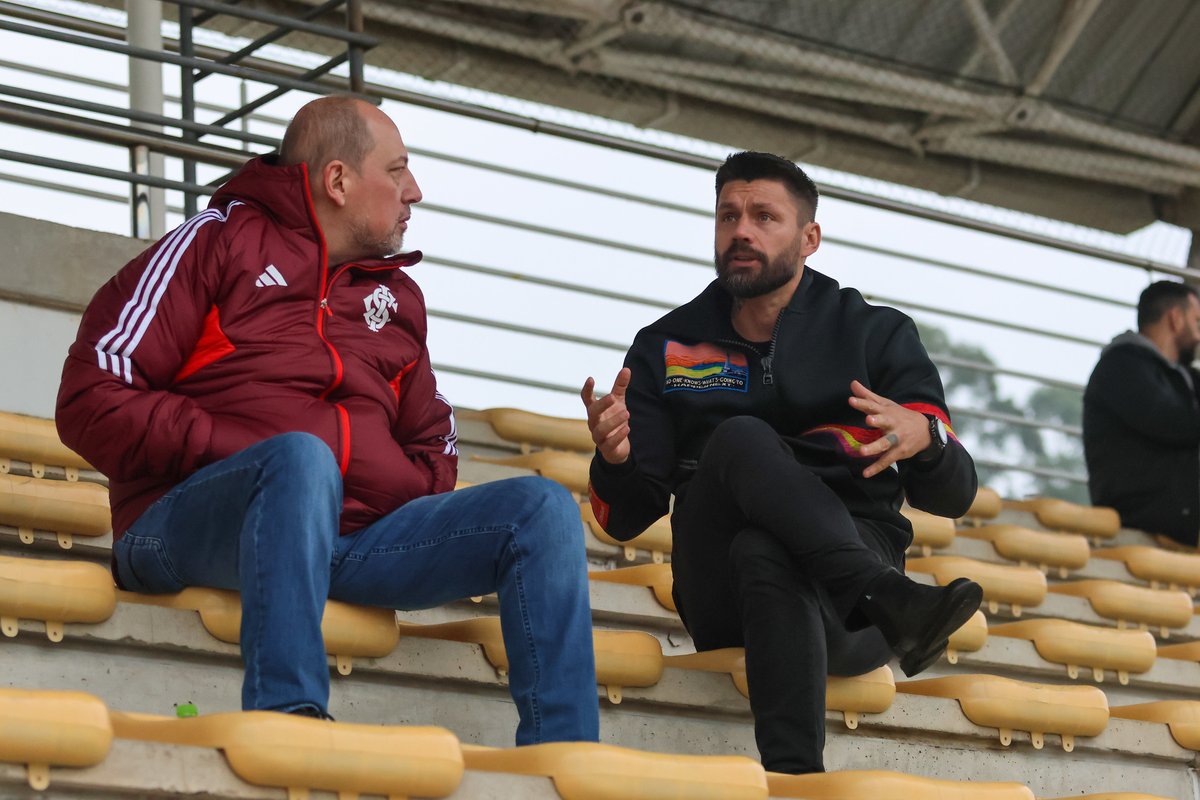 Ídolo do Inter, Rafael Sobis esteve na PUC para acompanhar o treino e conversar com o presidente Alessandro Barcellos Foto: Ricardo Duarte/Divulgação, Internacional