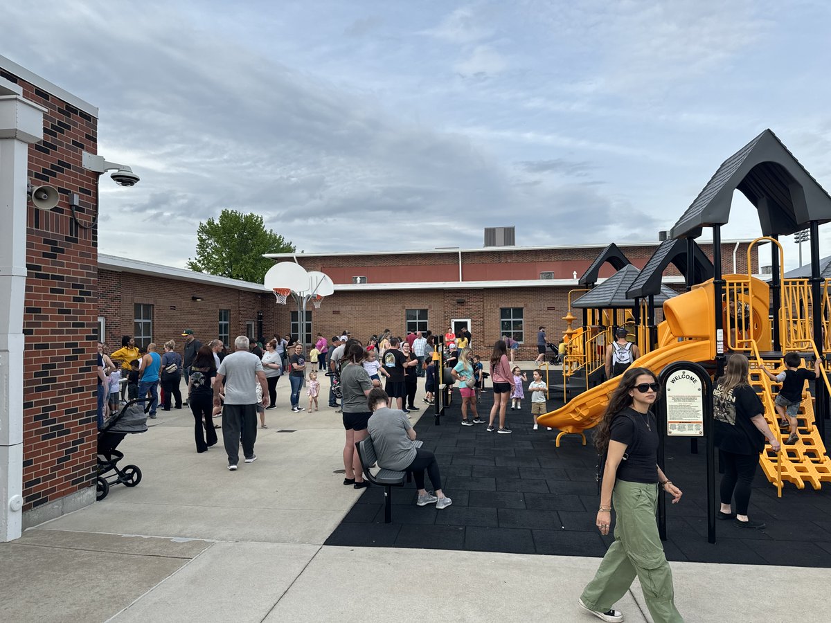 Students who will be in kindergarten next school year got a chance to meet the teachers, have some fun, and see inside a school bus at tonight's Kindergarten Kickoff.
#WeAreFestus