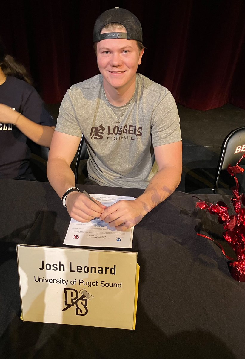 Signing day at Bellingham High School. Excited to commit to play football @P_S_football. Go Loggers! @jeffthomas4 @LOGGER_LBCOACH @PSLoggers