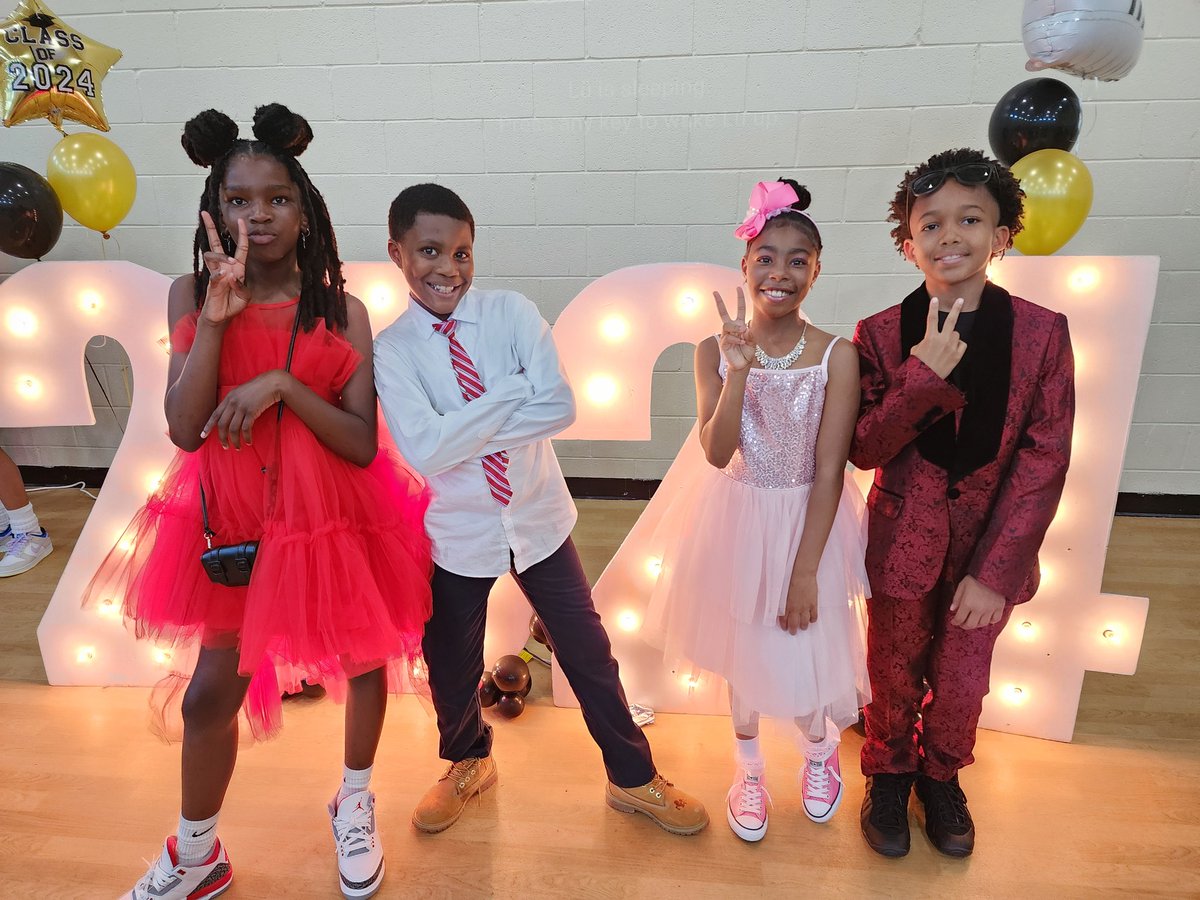 nedmonds16's tweet photo. @OakleyTigers 2024 Oakley Elementary Sneakerball.  My students from last year and my son. They are all growing up so fast. Next stop middle school 😭 @APJordan12 @msuchengoddy https://t.co/gUlY04Jelt