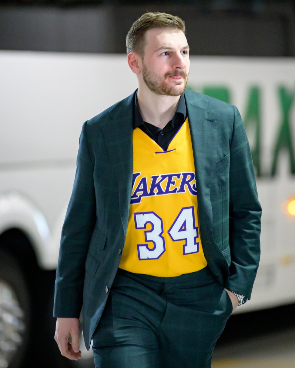 Going down in game day fit history 🔒