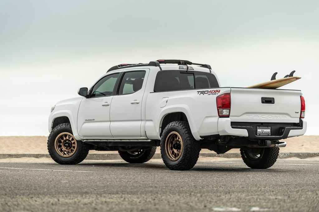 Who's ready to hit the beach ✋? The #304 Standard wheel will get you there in style 😎 ⁠ 👉️ Shop the wheel: methodracewheels.com/products/304-d… ⁠ #MethodRaceWheels #MRW #Method #OffroadWheels #Wheels #Offroad #LighterStrongerFaster #Toyota #ToyotaWheels #Tacoma #Taco