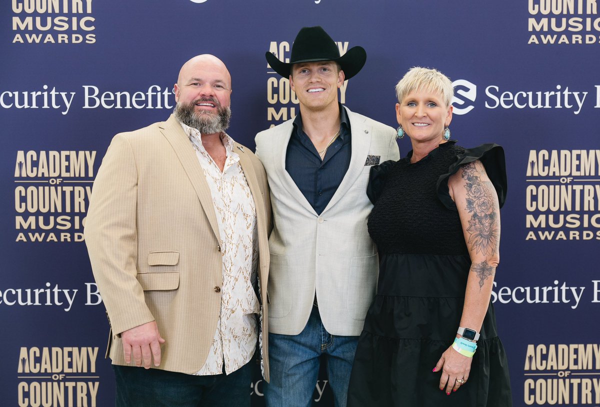 Getting the party started with the @securitybenefit VIPs before the @ACMawards! 🎉 #ad