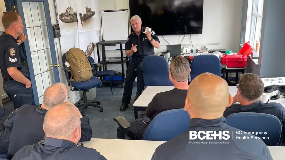 Paramedic Public Information Officer Brian Twaites spent a few hours with the @VPDMarineUnit this morning discussing patient care and how the Marine Unit works with BCEHS. It was a great morning of inter-agency sharing and collaboration!