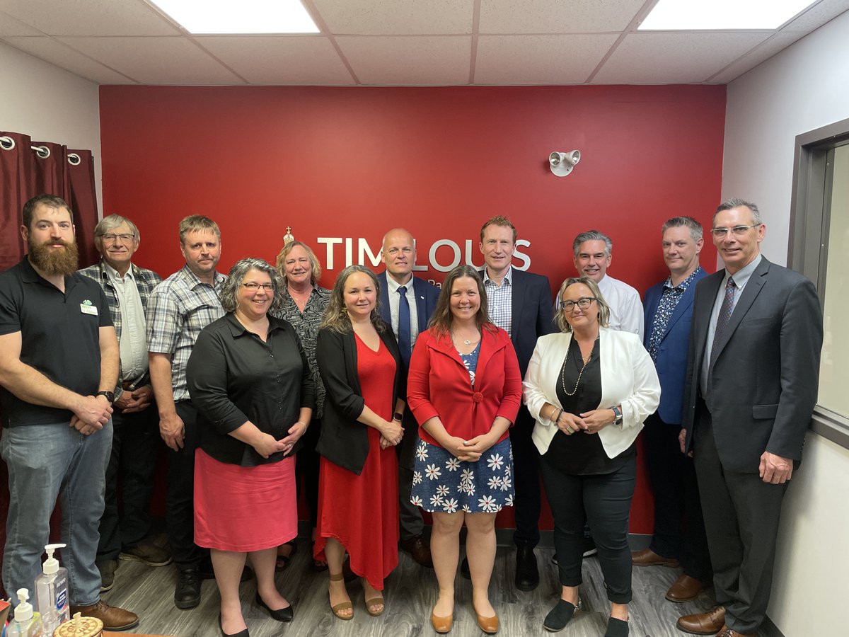 Farmers put great food on Canadians' tables. Proud to welcome @MarcMillerVM to Kitchener-Conestoga for a roundtable with farmers & stakeholders to discuss temporary foreign workers' contributions to our agriculture & agri-food workforce + how to best support them & the program.