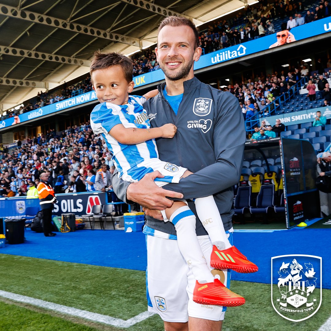 htafc's tweet photo. 𝑳𝑬𝑮𝑬𝑵𝑫.

Thank you for the memories, Jordan 💙

#htafc https://t.co/Msfusy4gUz