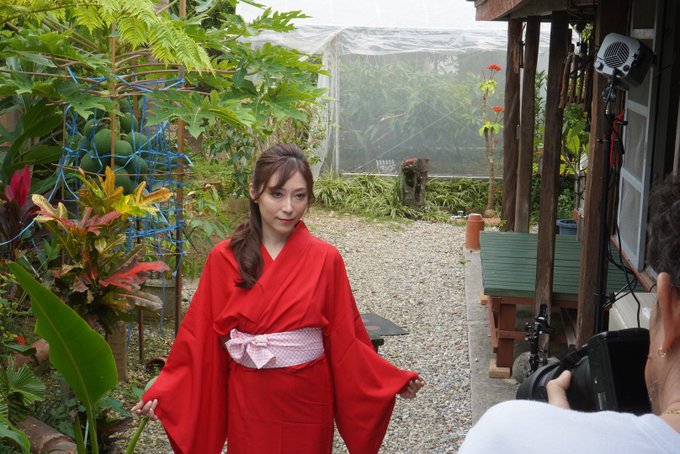 おはようございます。 いよいよ明日！ 写真集発売イベント！ 写真集イベントは最後かもしれないので是非会いに来てくださいね！  5/18(土) 12:00〜 ラムタラMEDIA WORLD AKIBA https://t