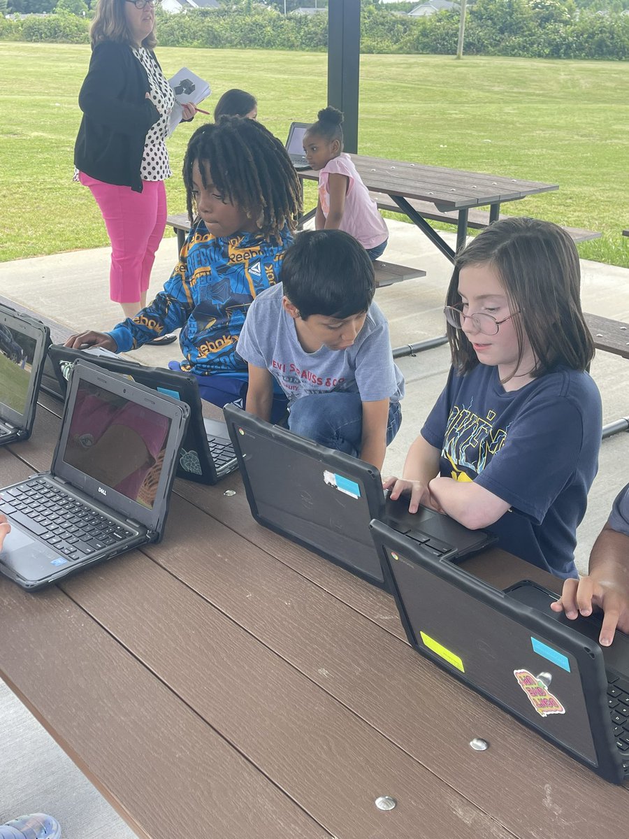 The weather was beautiful today, so Mrs. Jeffries and her 2nd graders capitalized on the Outdoor Learning Space this afternoon! ☀️
<a href="/VanceCoSchools/">Vance County Schools</a>