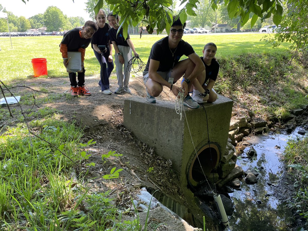 SInsley4's tweet photo. NOCS Water Guardians had a beautiful day to use the Hydrolab from @ILINSeaGrant and work alongside Dietrich @gaiaxus! We learned so much @NOCSEagles about the intricacies of our campus creek ecosystem!  Thank you SITES @ademian_ for helping! Science rules! https://t.co/XWy7fMGAAI