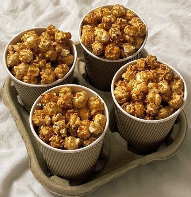 Resep Simple Popcorn Caramel 🍿🍫

Bahan-bahan:

- 100 gram biji jagung popcorn
- 2 sendok makan minyak sayur (untuk memanaskan biji jagung)
- 200 gram gula pasir
- 100 gram mentega
- 4 sendok makan air

Cara membuat:

1. Membuat Popcorn:

- Panaskan minyak sayur dalam panci