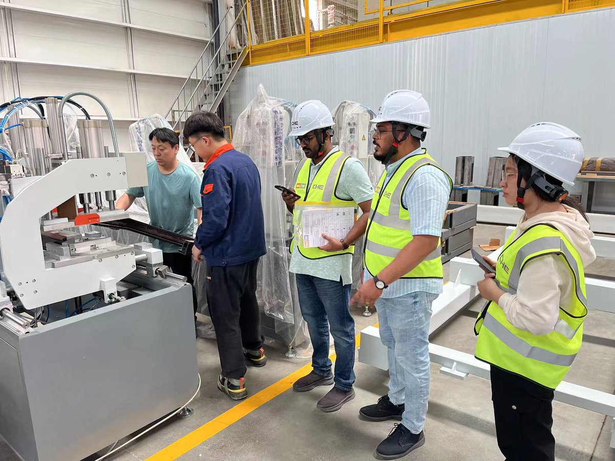 Welcome India customers to visit #fenstek upvc window machine factory. Sales team showed them factory and gave them detailed introduction of machines. The reception process went smoothly and new contract is signed!
#FENSTEK #upvcwindowmachine #vinylwindowmachine #manufacturer