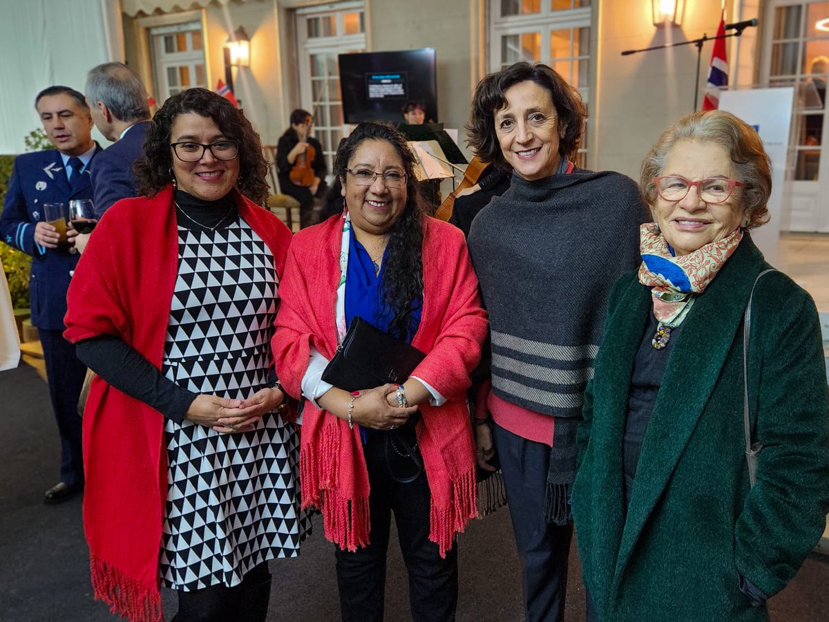 Fortaleciendo lazos internacionales que avancen acorde a una #PolíticaExteriorFeminista 🇨🇱🤝🇳🇴 Subsecretaria @LuzVidalH acompaña al Embajador de @NoruegaEnChile, Jostein Leiro, en la conmemoración del Día Nacional de Noruega