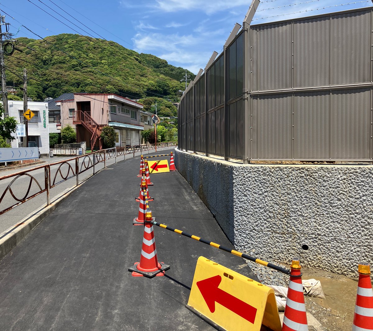 「徳山動物園の西側の歩道が狭くて危険」——以前から自治会と市との協議が進められ、#魚永智行 市議も早期の対応を要望。当初3〜4年かかるとしていた市は、#魚永智行 市議が予算審議で早期の工事着手をとの要望を受け、前倒しで工事が始まっています。＃日本共産党周南市議団　maps.app.goo.gl/qyWjtStqFjDaV9…