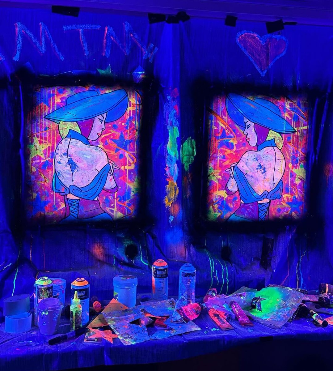 OH MAN! 
What a weekend!

Had a blast painting over the weekend at 2 exciting clubs in Tokyo, good times!

#thespiltink #spiltink #livepainting #blacklight #blacklightart #tokyoart #liveart #performanceart #artcollector #artoftheday #artcurator #artofinstagram